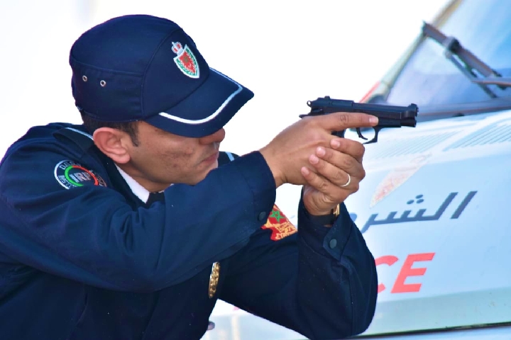 Les balles de la police d’Al-Raysani arrêtent le promoteur de vins violents après la détention de sa femme et de la sécurité de la sécurité avec une arme blanche