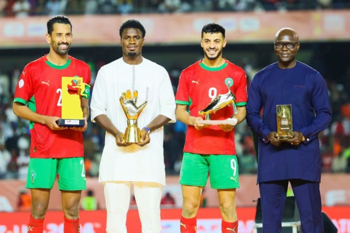 Les joueurs de l’équipe nationale marocaine contrôlent les prix « Shan »