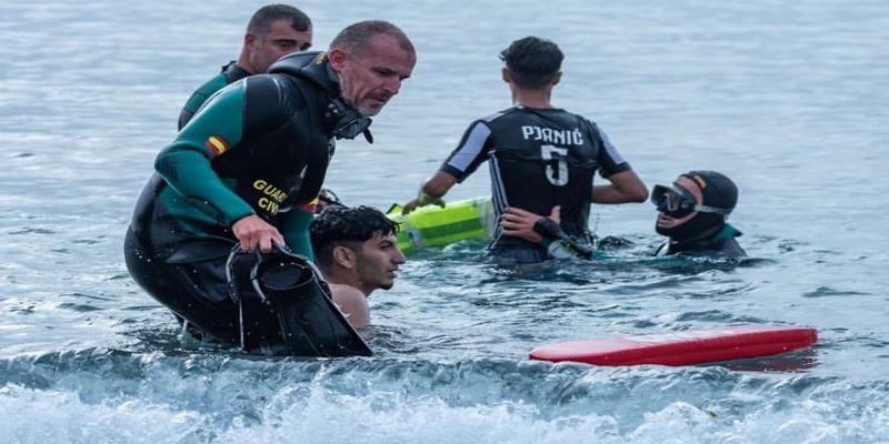 Sebta : Une centaine de Marocains tentent d’entrer par la mer