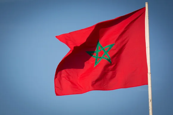 La justice condamne un jeune homme à Tiznit pour avoir brûlé le drapeau national