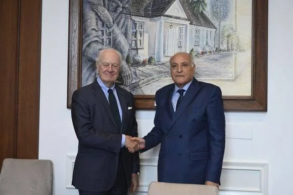 Ahmed Attaf discret sur le referendum au Sahara lors de sa réunion avec De Mistura