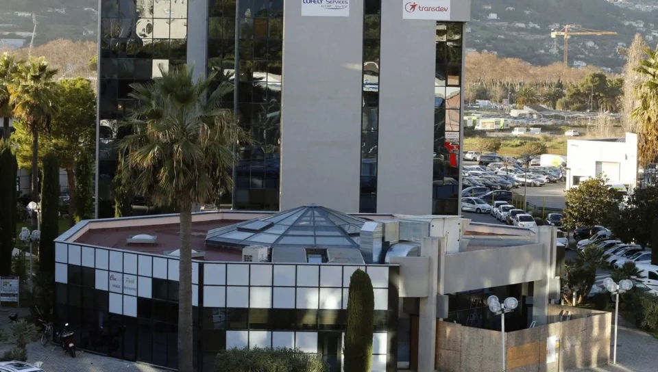 Polémique sur 120 000 euros en liquide trouvés dans la grande mosquée En-nour
