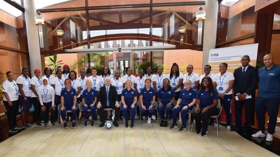 La formation d’entraîneures au centre d’une visite de Gianni Infantino à la FIFA Afrique