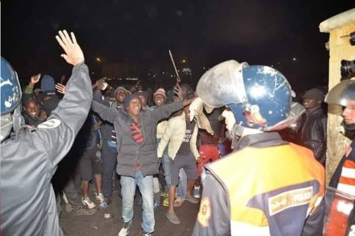 Après des confrontations sanglantes, la population était terrifiée. La sécurité intervient pour évacuer les immigrants africains à Ain Harouda