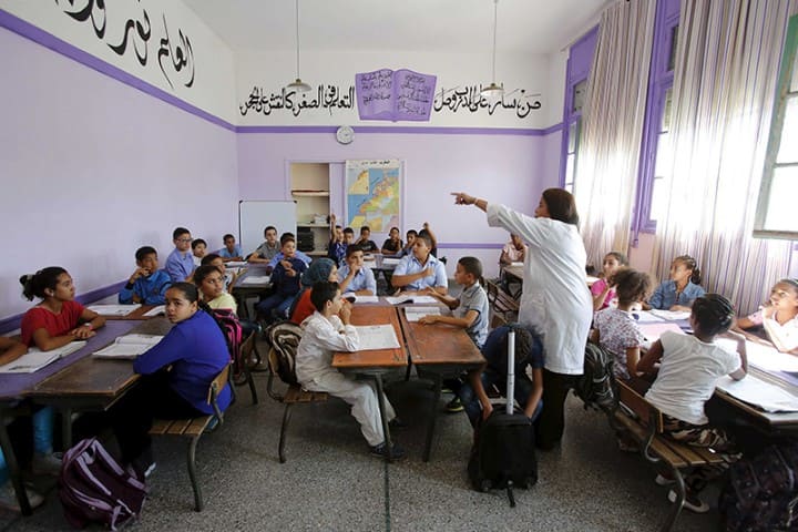 Une inscription d’environ un demi-million d’écoles et enseigné en classe à l’est