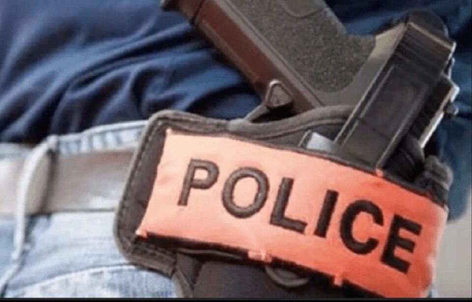 Sala Security arrête une mineure qui imite un policier