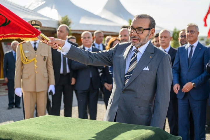 Sa Majesté donne le lancement du rail structuré structurellement
