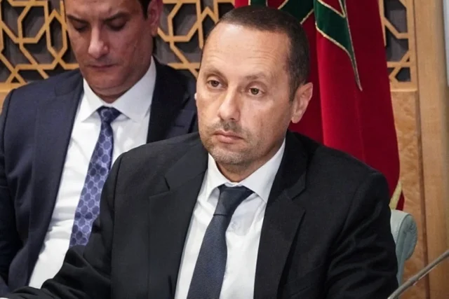 Le ministre de la Santé tente de calmer la colère de Gen Z