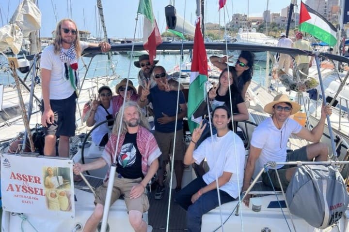 L'occupation sioniste frude l'arrivée de la flotte de résilience et attaque son dernier navire