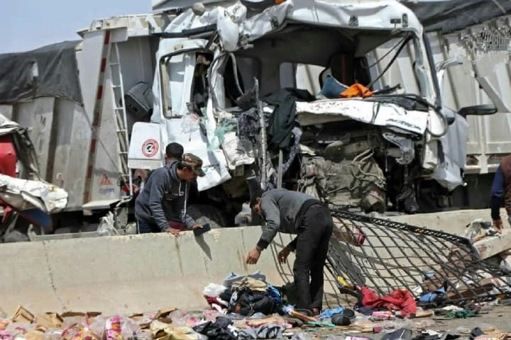 Un terrible accident de la circulation à la périphérie de Sidi Qassem, tuant et gravement blessé